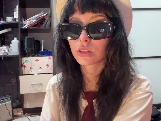 SharieHirstein live cam on BongaCams