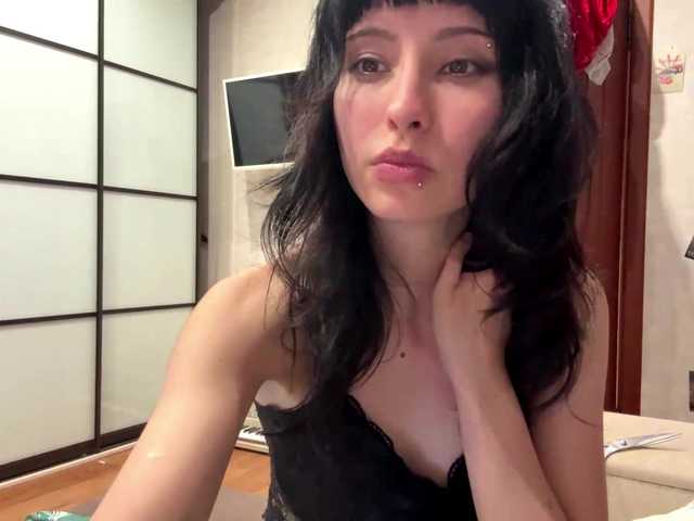 SharieHirstein live cam on BongaCams