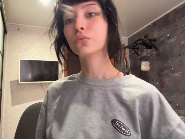 SharieHirstein live cam on BongaCams