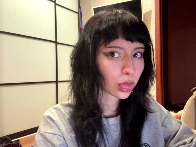 SharieHirstein live cam on BongaCams