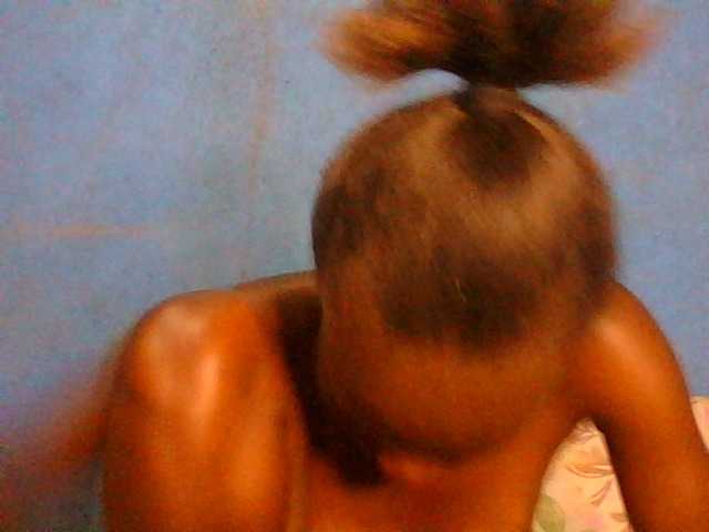 Tilly-Shirlie live cam on BongaCams