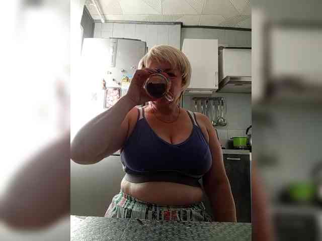 Machenka1's cam show statistics and live stream