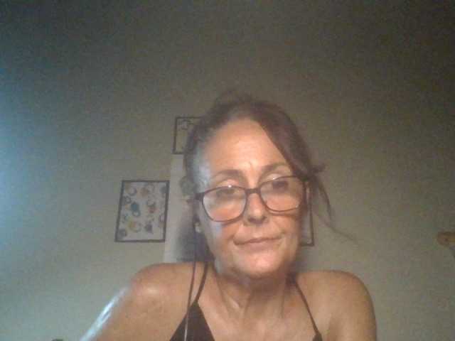 Cutie1972a live cam on BongaCams