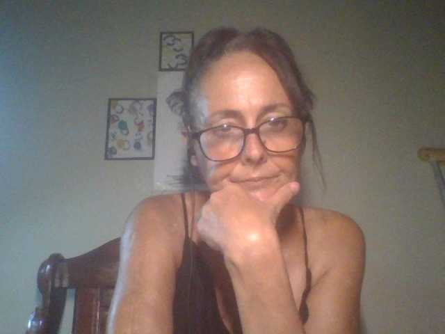 Cutie1972a live cam on BongaCams