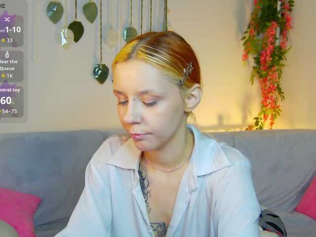PollyRedhead live cam on BongaCams