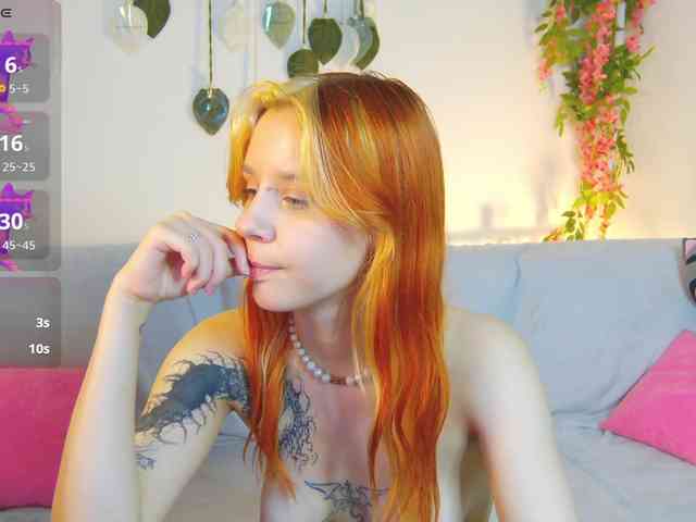 PollyRedhead webcam