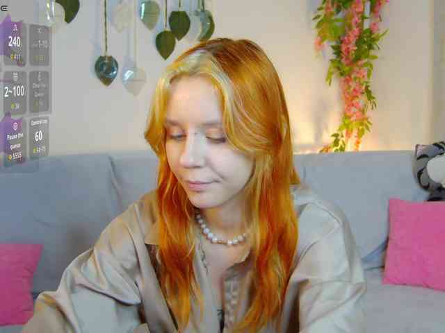 PollyRedhead webcam