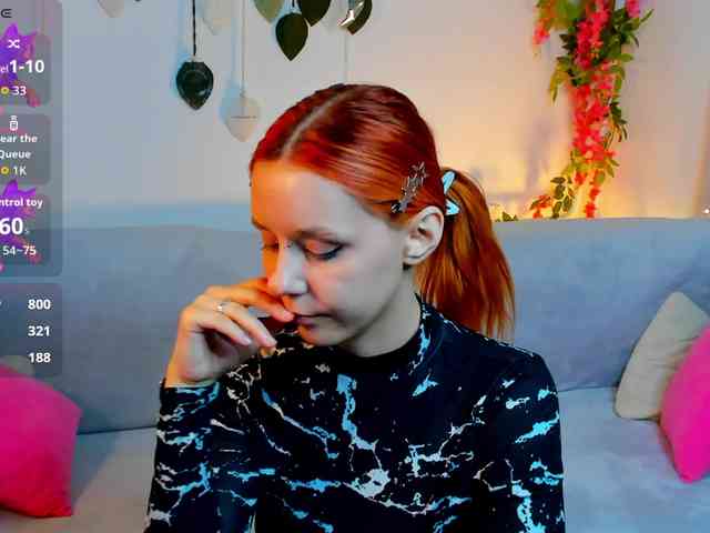 PollyRedhead webcam