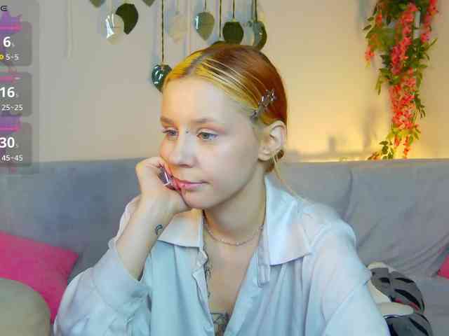 PollyRedhead webcam