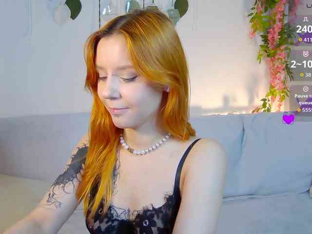 PollyRedhead webcam