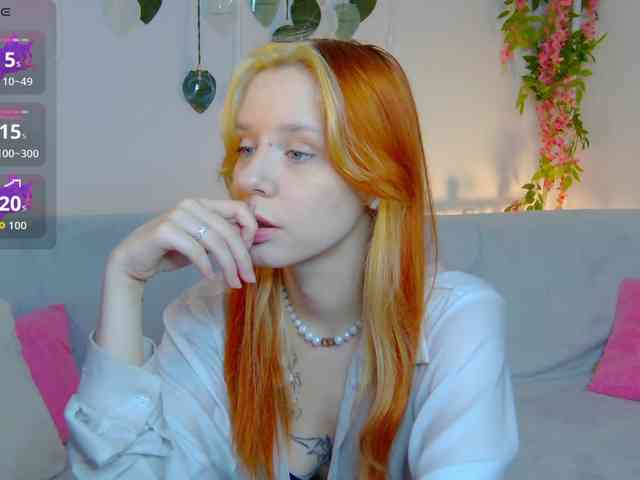 PollyRedhead webcam