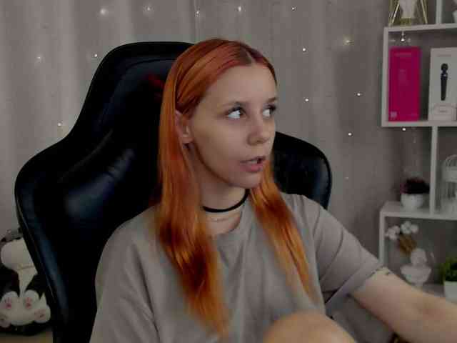 PollyRedhead webcam