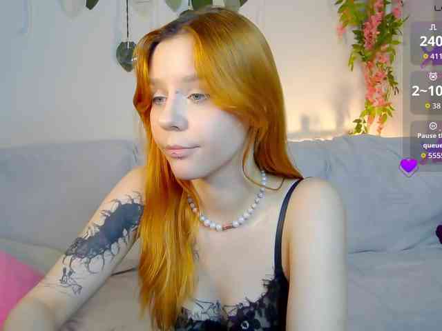PollyRedhead webcam