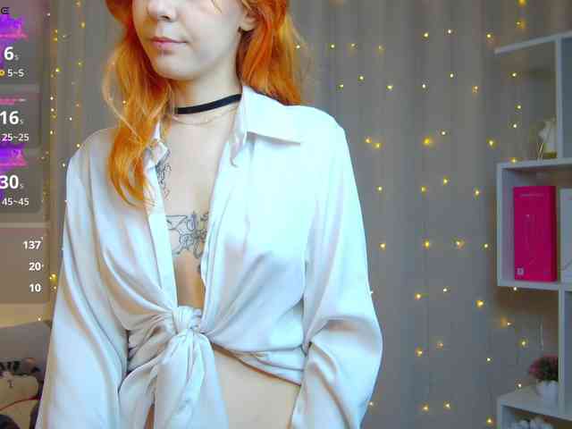 PollyRedhead webcam