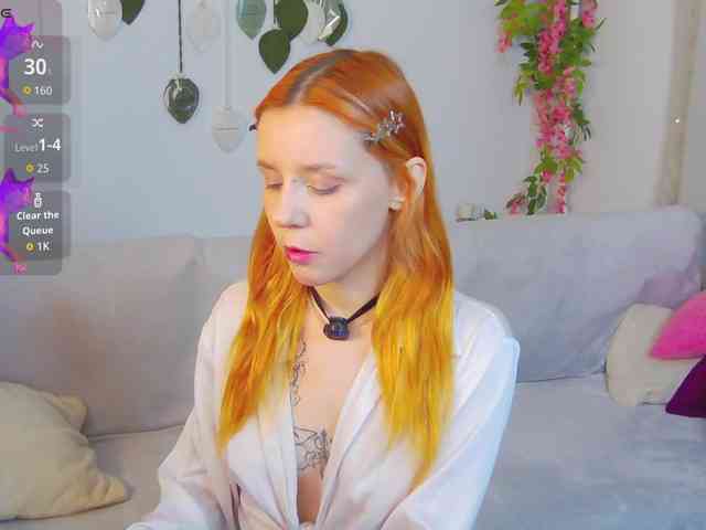 PollyRedhead webcam