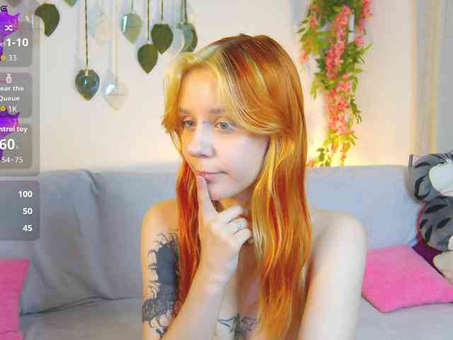 PollyRedhead webcam
