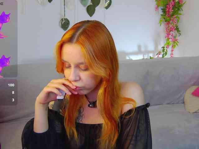 PollyRedhead webcam