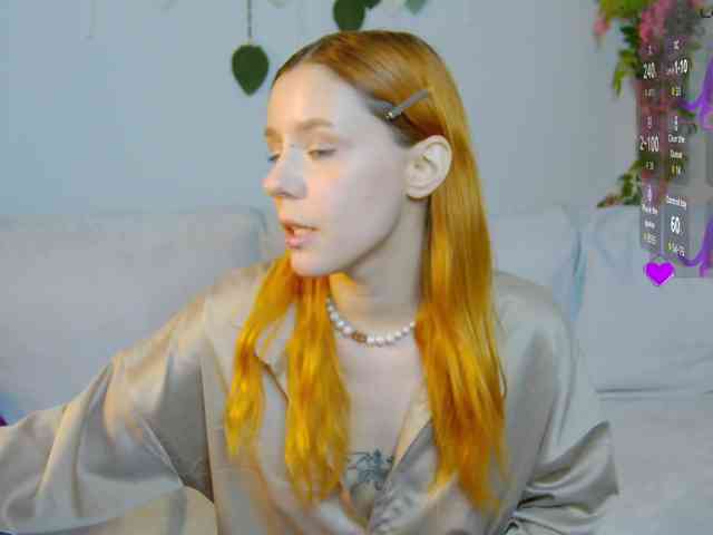 PollyRedhead webcam