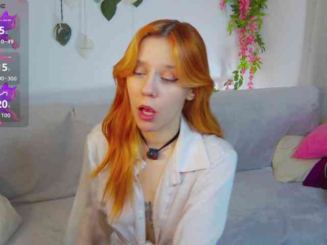 PollyRedhead webcam