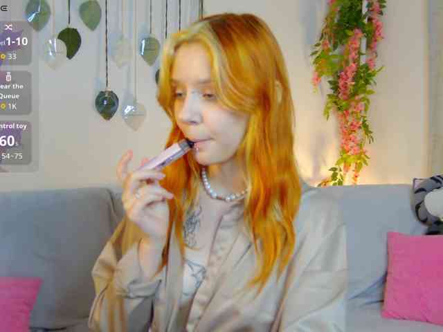 PollyRedhead webcam
