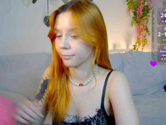 PollyRedhead webcam
