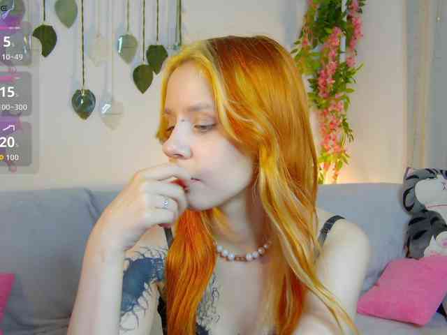 PollyRedhead webcam