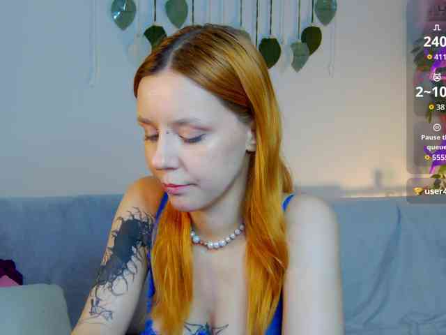 PollyRedhead webcam