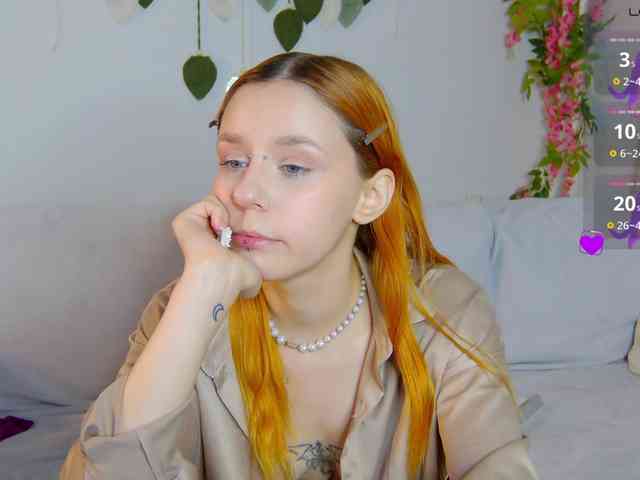 PollyRedhead webcam