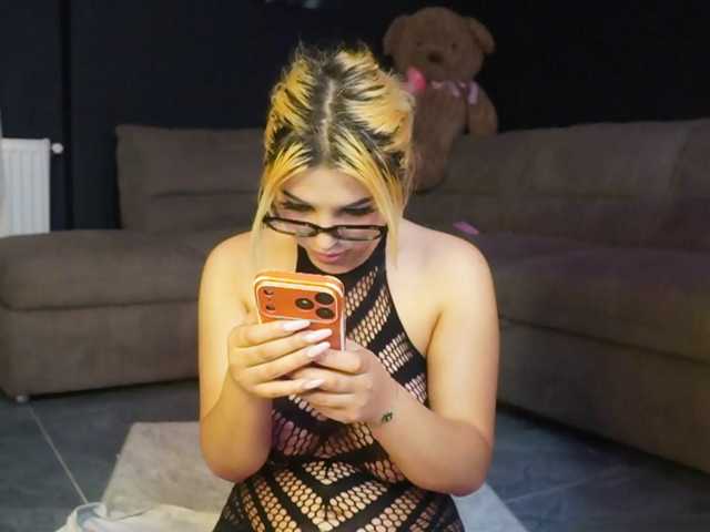 AstridJade live cam on BongaCams