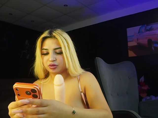 AstridJade live cam on BongaCams