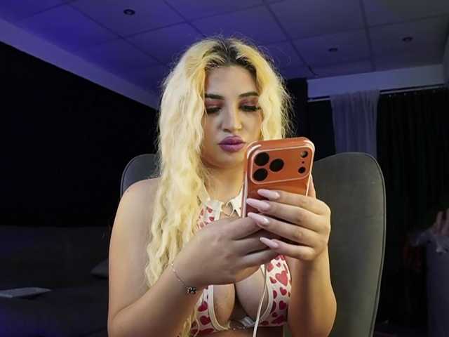 AstridJade live cam on BongaCams