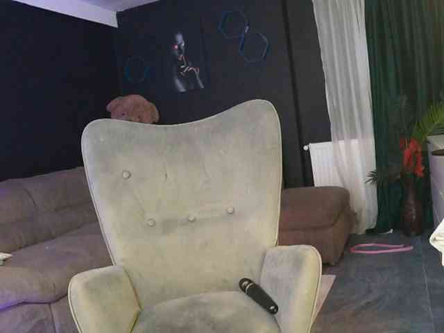 AstridJade webcam