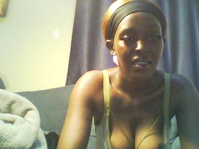 Betsy3 live cam on BongaCams