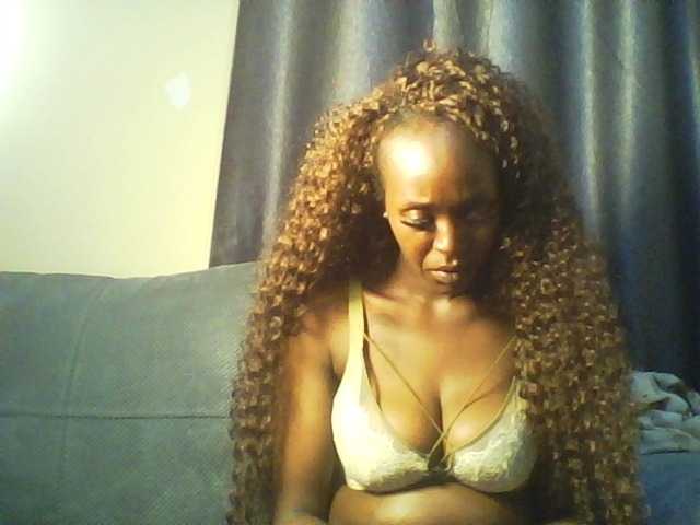 Betsy3 live cam on BongaCams