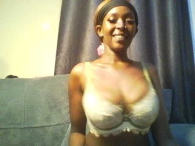 Betsy3 live cam on BongaCams