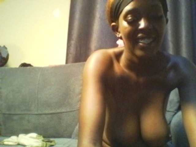 Betsy3 live cam on BongaCams