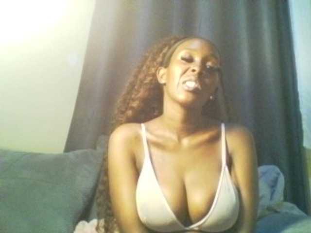 Betsy3 live cam on BongaCams