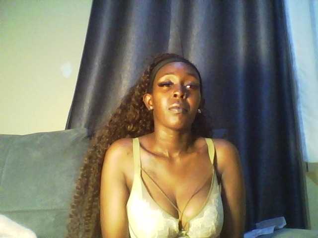 Betsy3 live cam on BongaCams