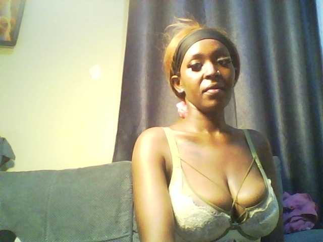 Betsy3 live cam on BongaCams