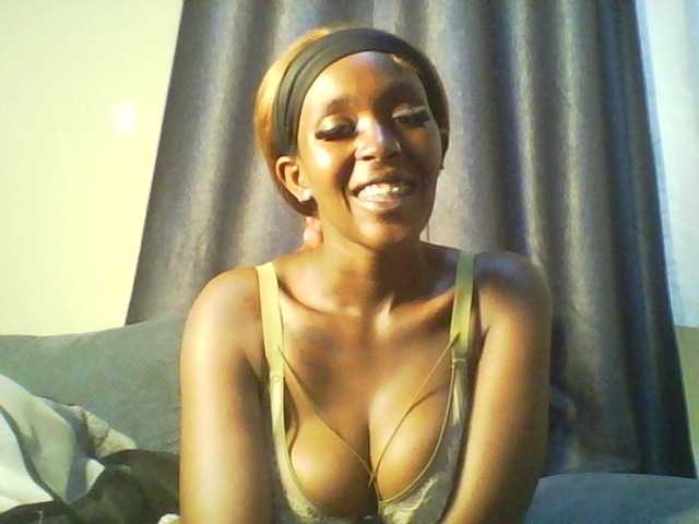 Betsy3 live cam on BongaCams