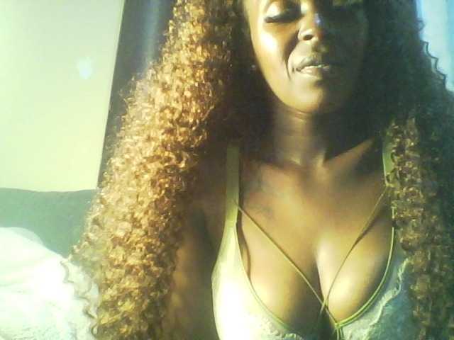 Betsy3 live cam on BongaCams