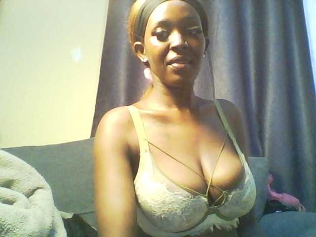 Betsy3 live cam on BongaCams