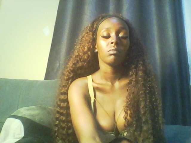 Betsy3 live cam on BongaCams