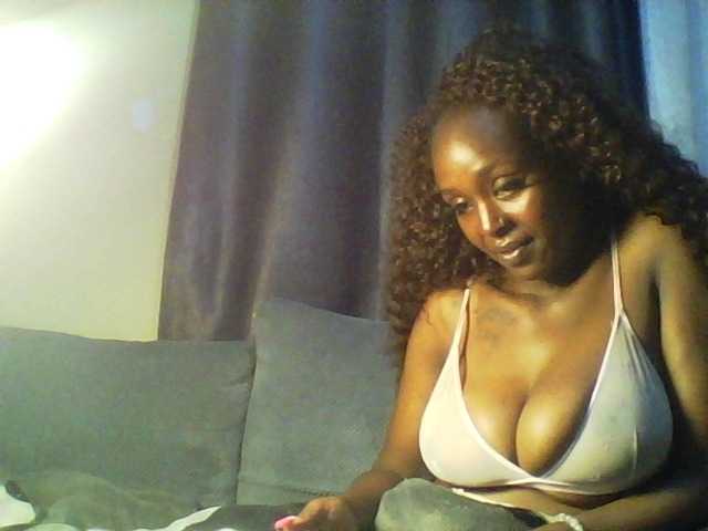 Betsy3 live cam on BongaCams