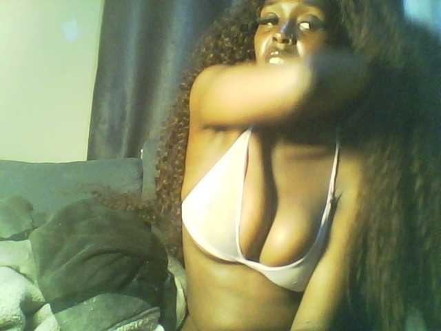 Betsy3 live cam on BongaCams