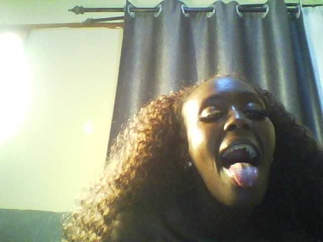 Betsy3 live cam on BongaCams
