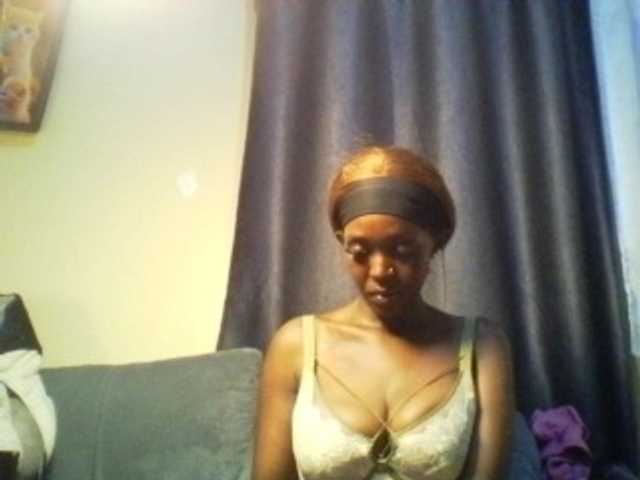 Betsy3 live cam on BongaCams