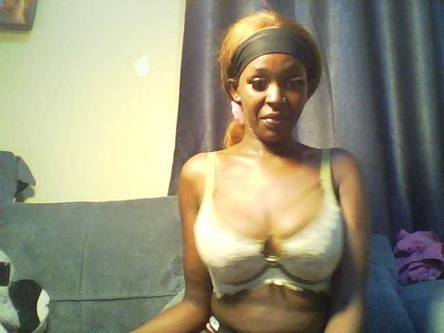 Betsy3 live cam on BongaCams