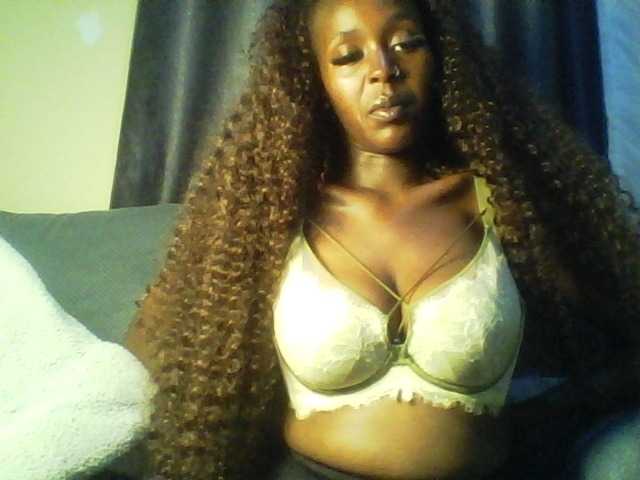 Betsy3 live cam on BongaCams