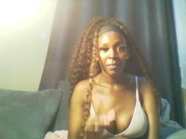 Betsy3 live cam on BongaCams